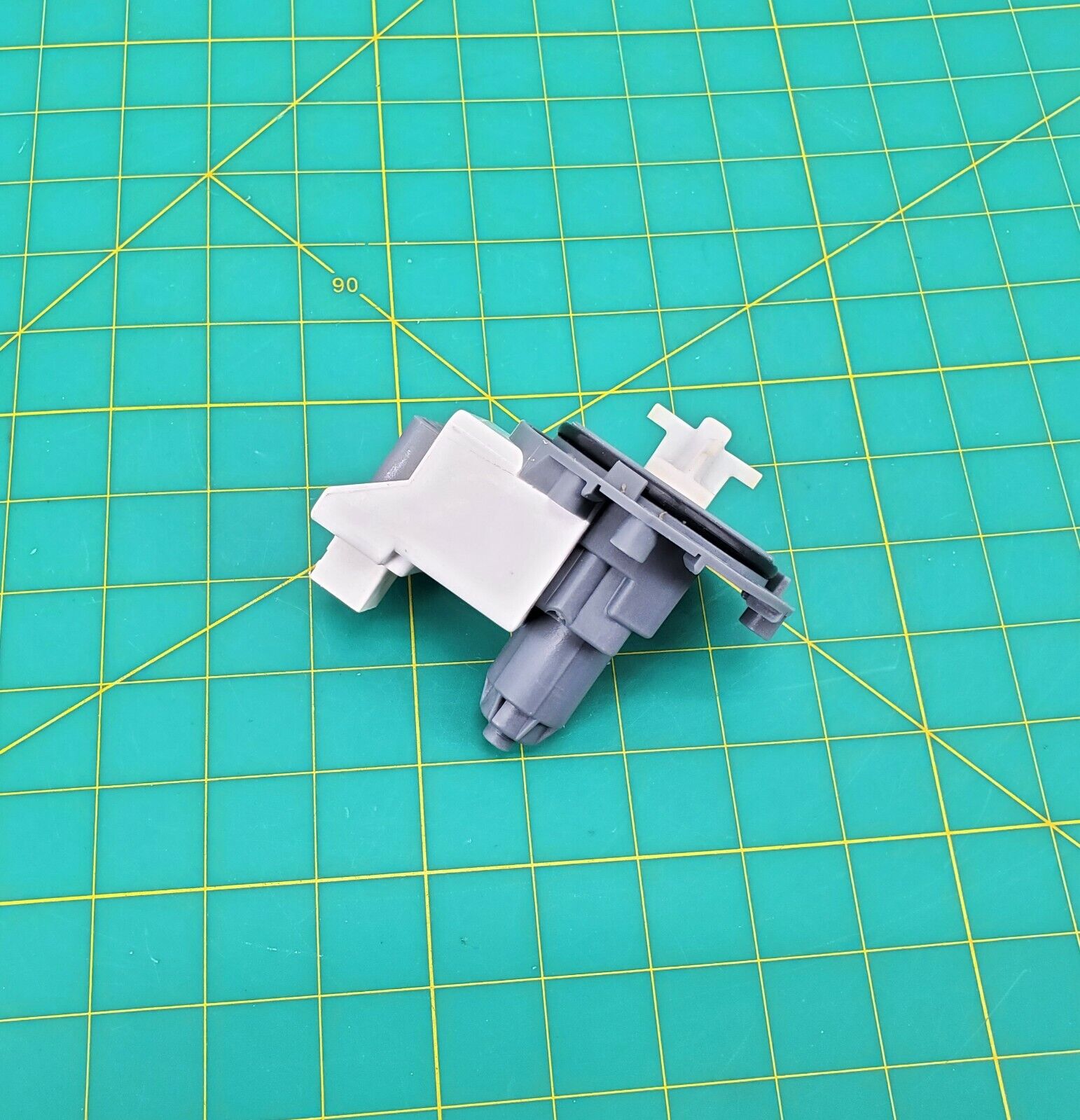 OEM  Maytag Washer Pump W10921833